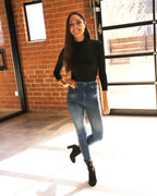 She’s Walking in Power Jeggings / Leggings