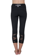 MoveFree Mesh Pocket Capri Leggings